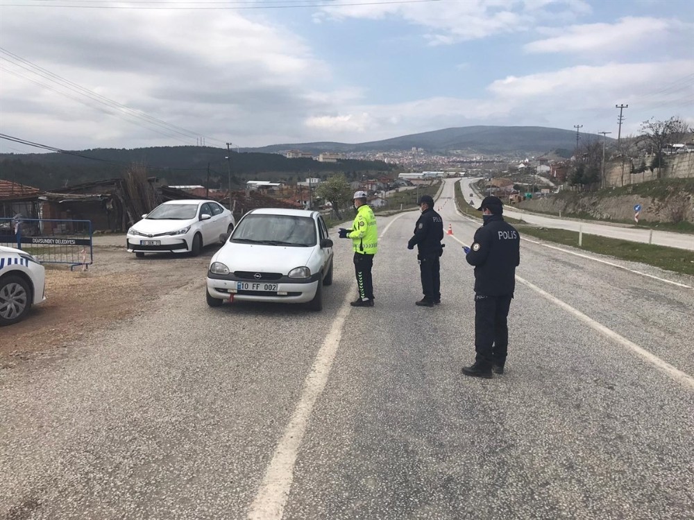 Balıkesir’de sokağa çıkan 625 kişiye ceza kesildi 