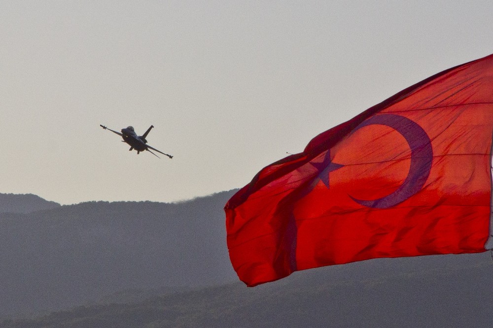 Balıkesir’de SOLOTÜRK nefesleri kesti 