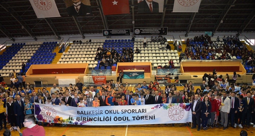 Balıkesir’de spor ödülleri sahiplerini buldu 