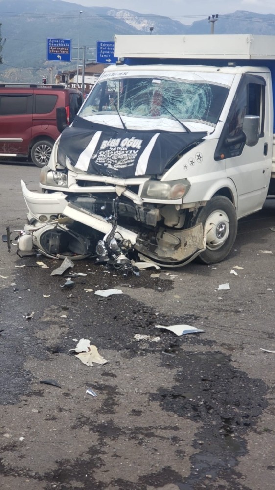 Balıkesir’de trafik kazası 2 yaralı 