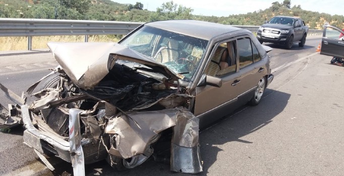 Balıkesir'de trafik kazası: 3 kişi yaralı