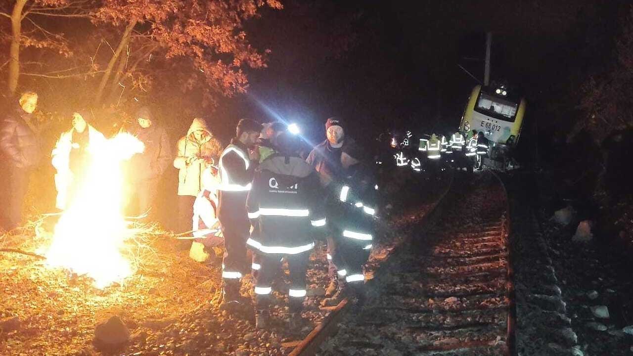 Balıkesir’de yolcu treni raydan çıktı: 1 yaralı