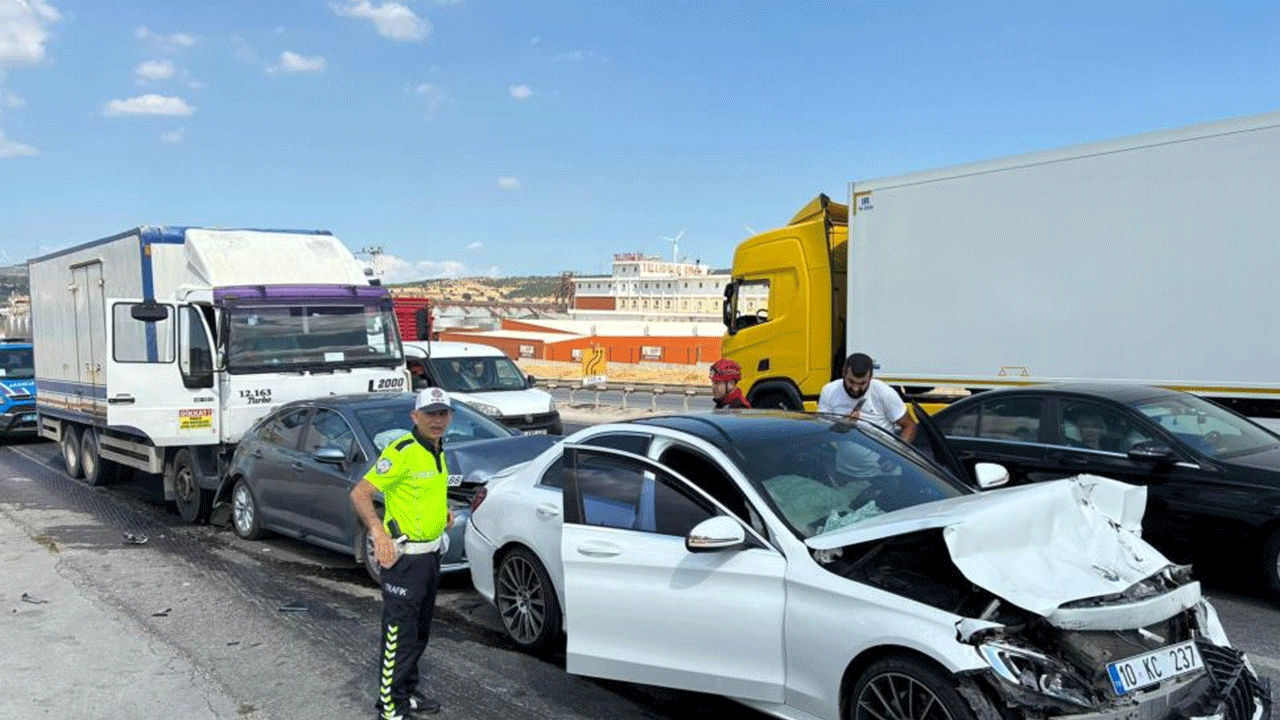 Balıkesir'de zincirleme trafik kazası