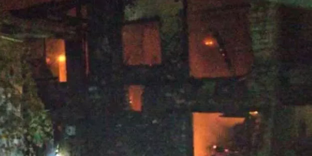 Balıkesir'deki yangında 5 ev yandı