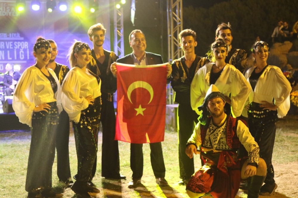 Balıkesirliler gecesinde renkli görüntüler 