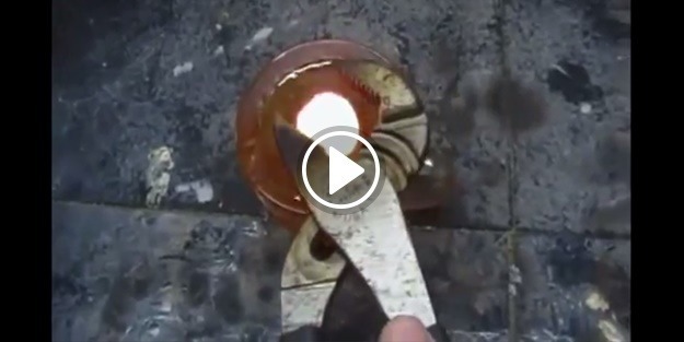 Balın içine sıcak nikel atılınca bakın neler oluyor!