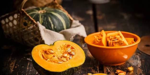 Balkabağı çekirdeği tozu saç dökülmesini engeller, kalbi korur