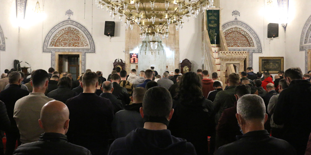 Balkanlar'da Kadir gecesi heyecanı! Dualarla idrak edildi