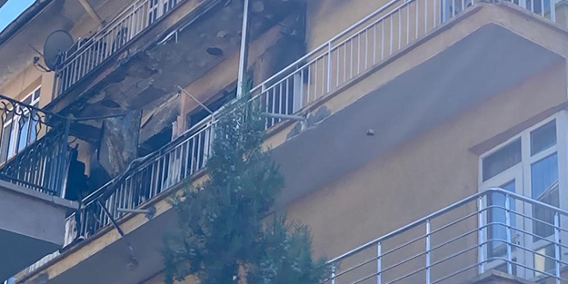 Balkonda patlayan buzdolabı yangın çıkardı