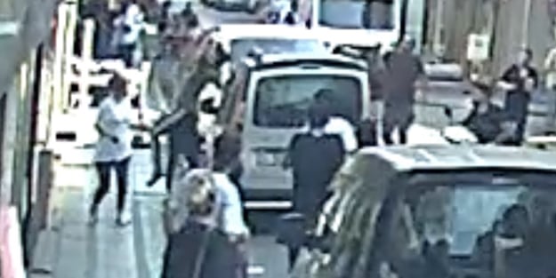 Balkondan düşen 2 yaşındaki çocuğu havada yakaladılar!