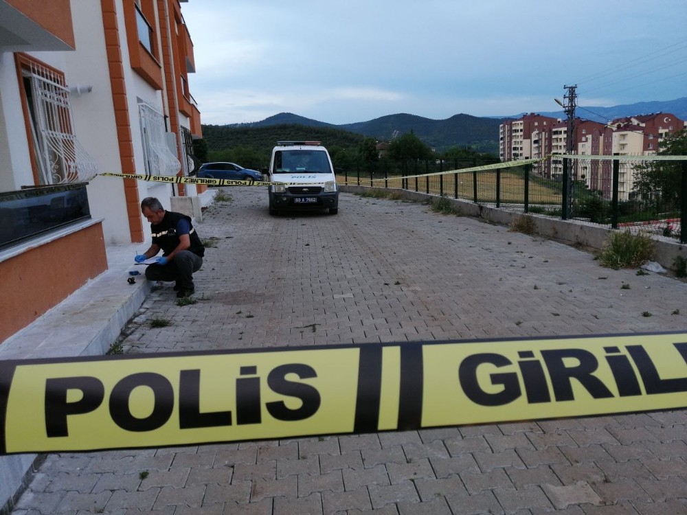Balkondan düşen çocuk ağır yaralandı 