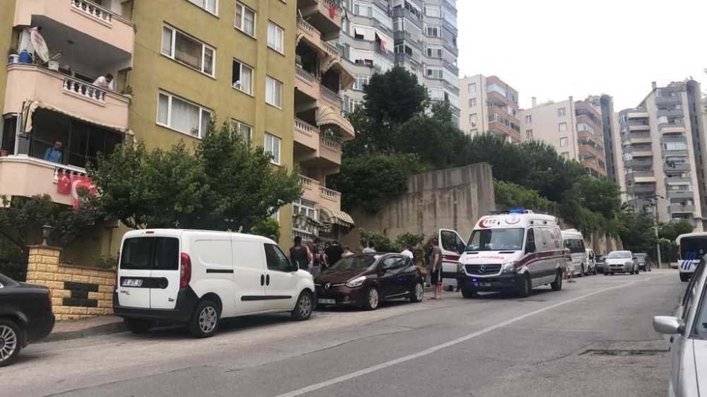 Balkondan düşen genç hayatını kaybetti 