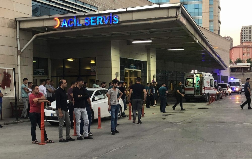 Balkondan düşen şahıs ağır yaralandı 