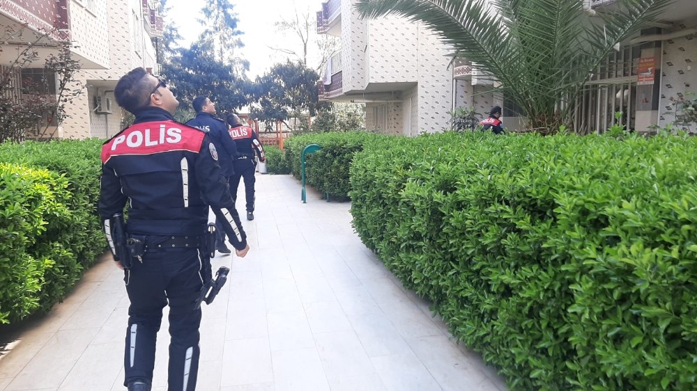 Balkondan kendisini sarkıtan çocuk için ekipler seferber oldu 