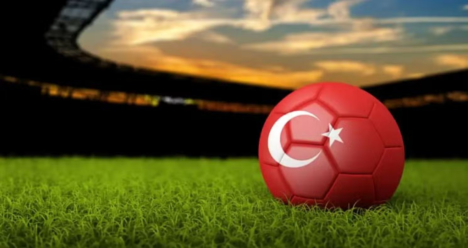 Ball gibi yalan! Türk futbolu neden dibe vuruyor