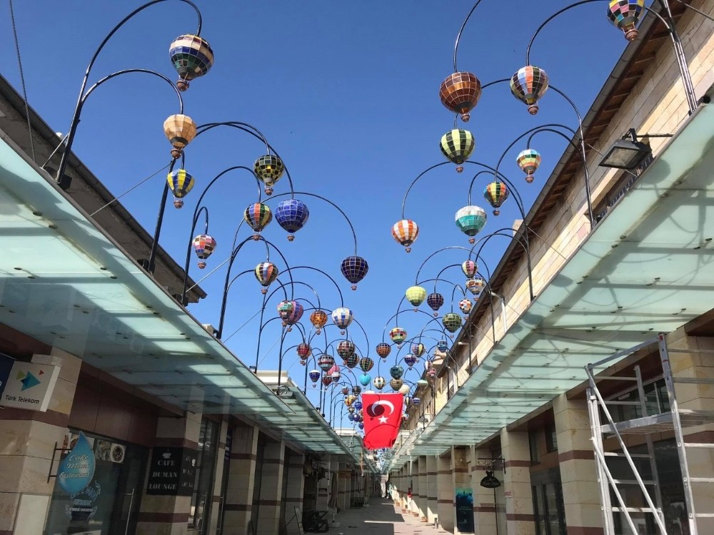 Balon figürlü lambalar Dağıstanlı Sokağa renk kattı 
