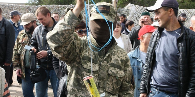 Balonlara mesaj yazıp Rusya semalarına uçurdular