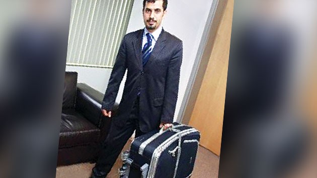 Balyozcuları bavuldaki sahte CD’ler kurtardı