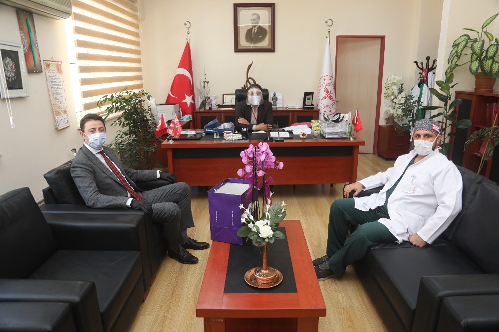 Bandırma Belediyesi’nden Devlet Hastaneleri’ne resüsitatör bağışı 