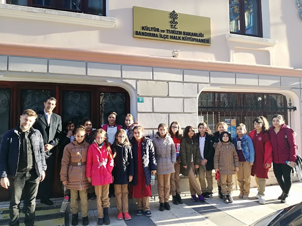 Bandırma Kütüphanesi’ne bin 800 yeni eser 
