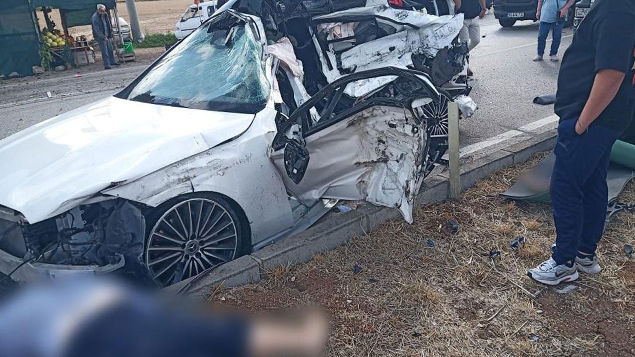 Bandırma’da feci kaza: Hamile sürücü, 3 yaşındaki kızı ve doğuma 2 hafta kalan bebeği hayatını kaybetti
