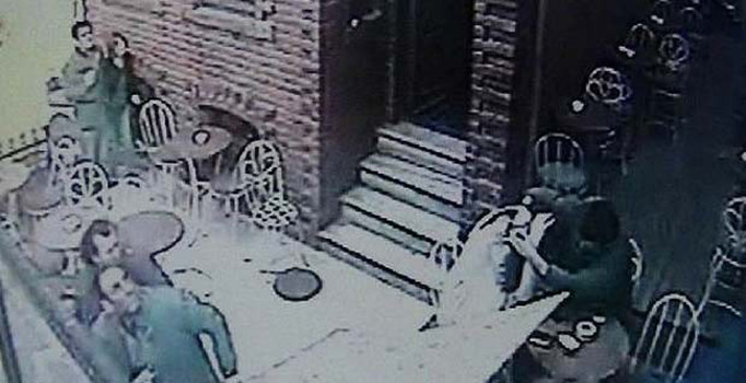 Bandırma’da fırtına inşattaki sunta plakaları uçurdu: 1 yaralı