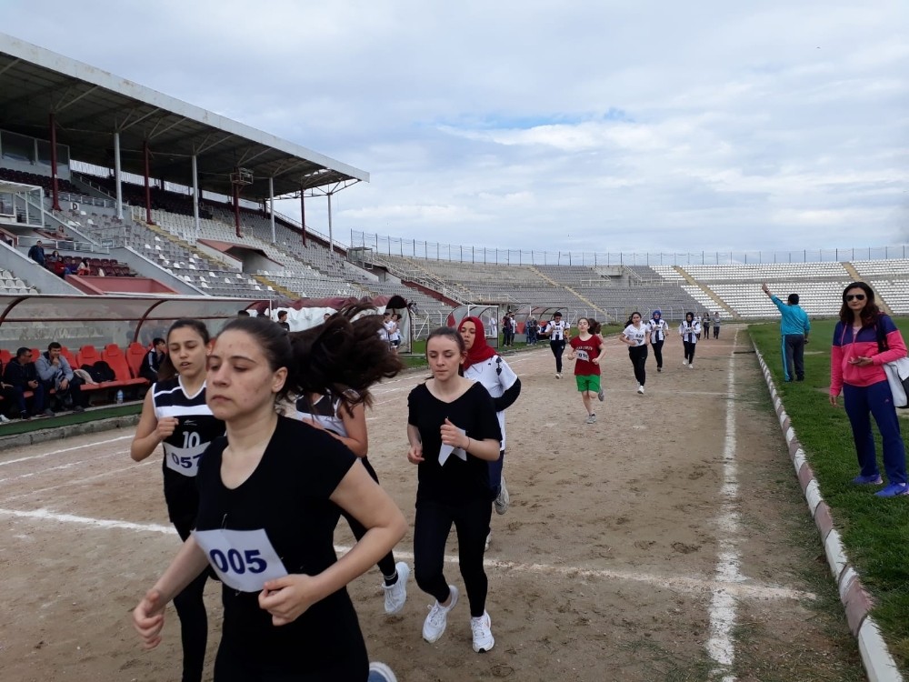 Bandırmalı atletler 19 Mayıs için koştu 