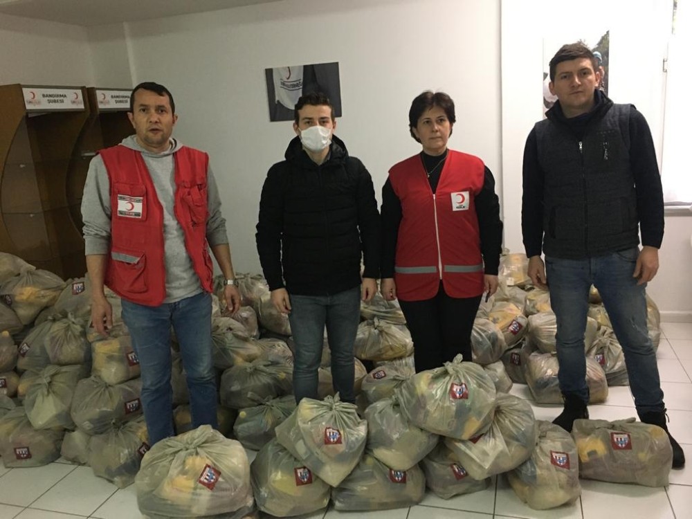 Bandırmaspor’dan 250 aileye erzak yardımı 