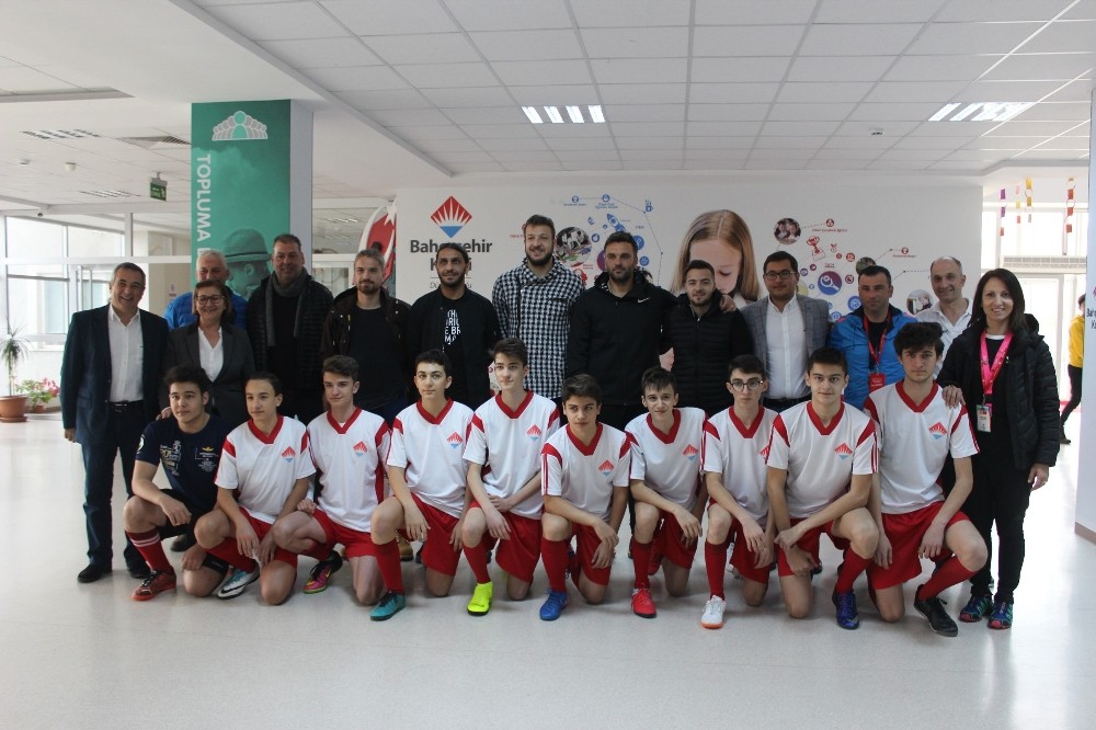 Bandırmaspor’un futbolcuları öğrencilerle buluştu 