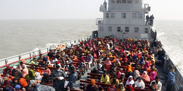Bangladeş tepkilere rağmen Müslümanları korunmasız bir adaya gönderiyor