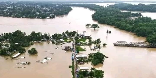 Bangladeş ve Hindistan'da sel felaketi! 2 milyon insan mahsur kaldı, onlarca ölü var