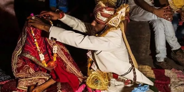 Bangladeşli kadın, evlenmek için Hindistan'a yüzdü