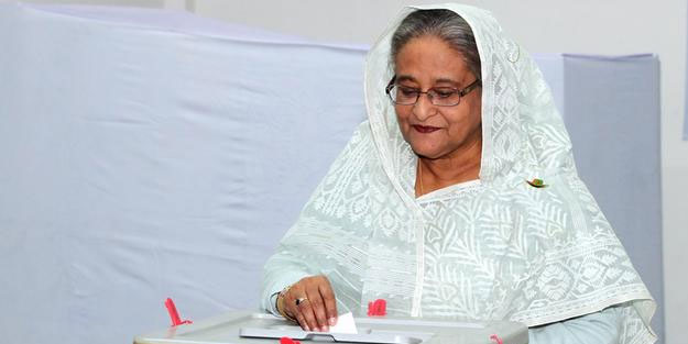 Bangladeş'te cezaevindeki eski Başbakan hastaneye kaldırıldı