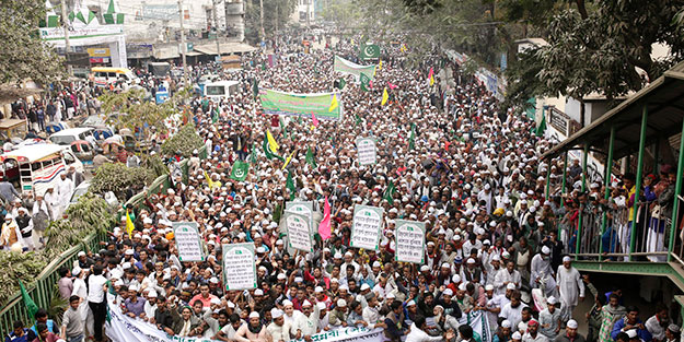 Bangladeş’te kutlama coşkusu