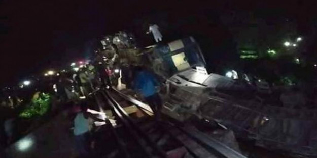 Bangladeş'te tren kazası! 4 ölü 65 yaralı