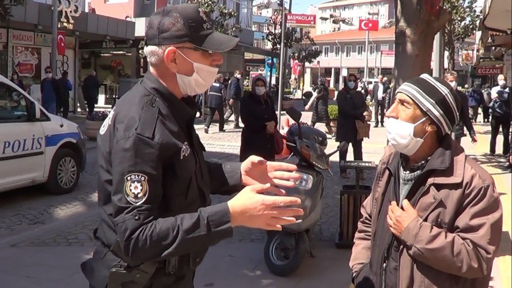 Banka önündeki sıra kavgasını polis bitirdi 