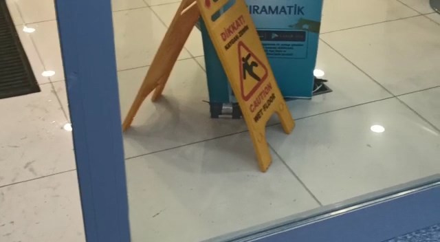 Banka soyguncusunun patlatmakla tehdit ettiği bomba sahte çıktı 