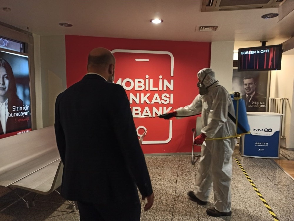 Banka şubeleri ve ATM’ler dezenfekte ediliyor 
