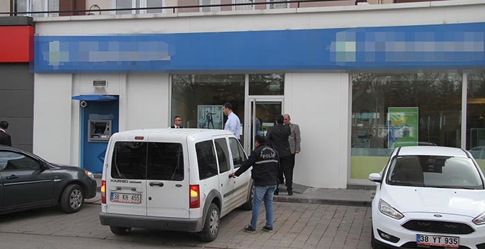 Banka şubesini soyan zanlı kıskıvrak yakalandı