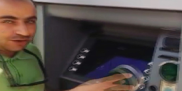 Bankamatik dolandırıcılarının tuzağını bozdu!
