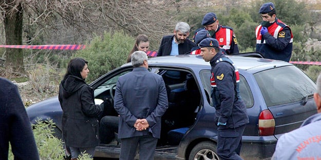 Bankaya gitmek için evden ayrılan genç, aracında ölü bulundu