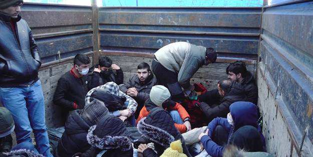 'Banker Bilo' filmi gerçek oldu! Avrupa'ya gideceklerini hayal ederken kendilerini Büyükçekmece'de buldular