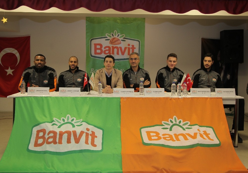 Banvitli basketbolcular okul ziyaretlerinde 
