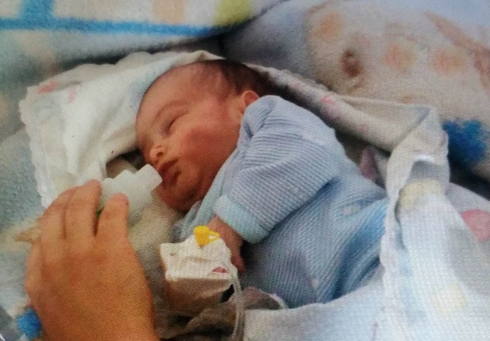 Banyoda yıkarken annesinin elinden düşen bebek hayatını kaybetti 