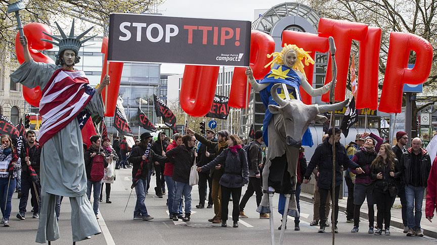 Barack Obama’nın Almanya ziyareti öncesinde büyük protesto gösterisi