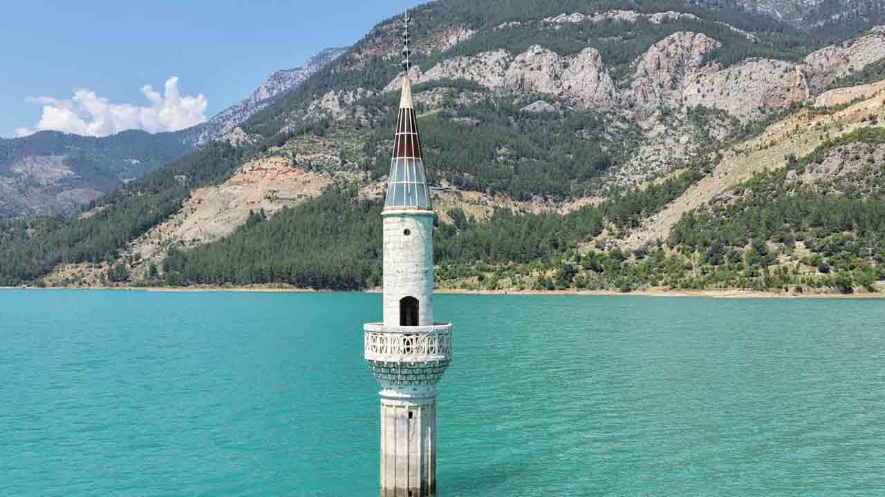Baraj taştı: Eski köy sular altında