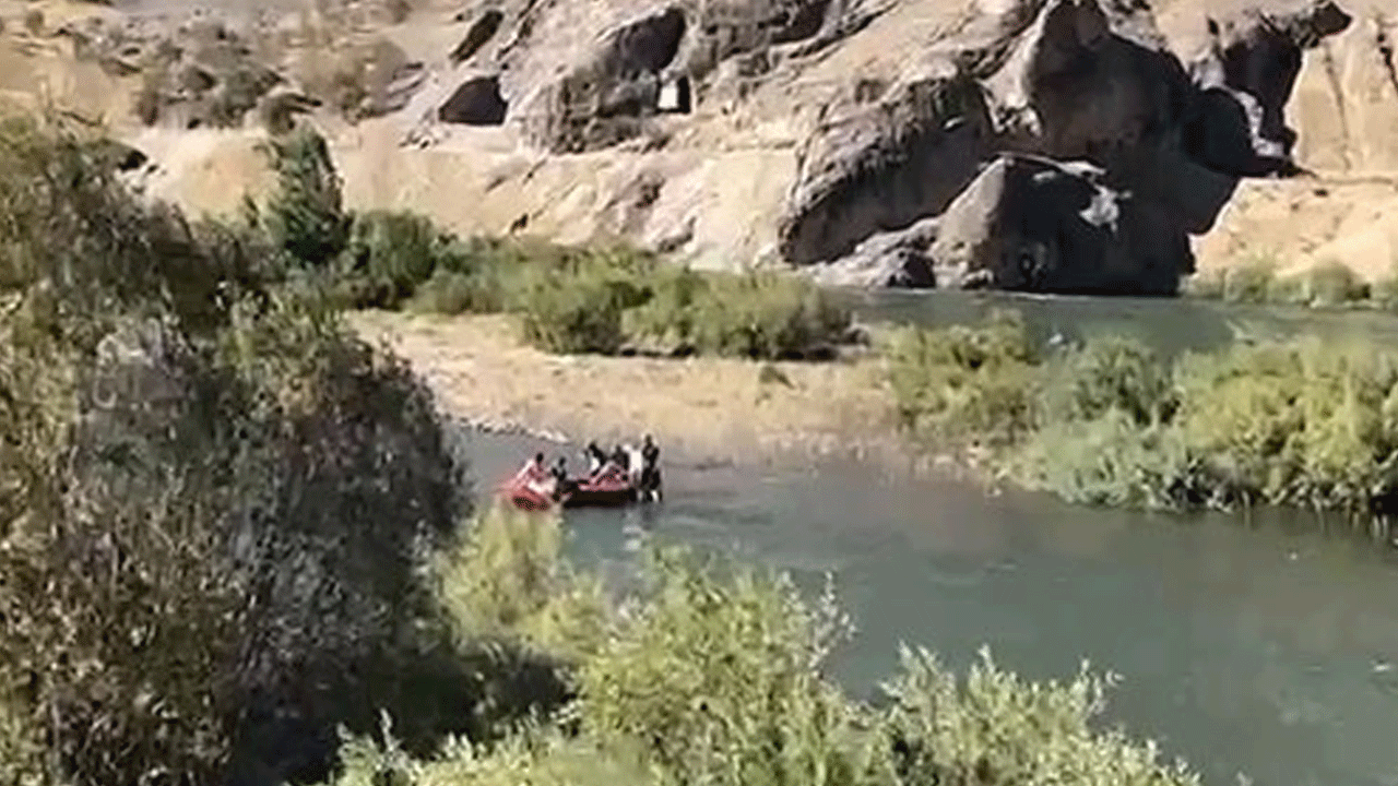 Barajda kapak açılınca olanlar oldu...