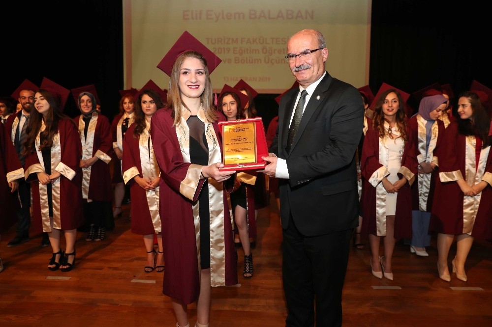 Baran: “Turist sayısı olarak dünyanın altıncı, turizm geliri olarak da 14’üncü sırasına yerleştik” 
