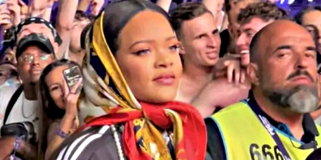Barbadoslu Rihanna'dan başörtüsü istismarı!