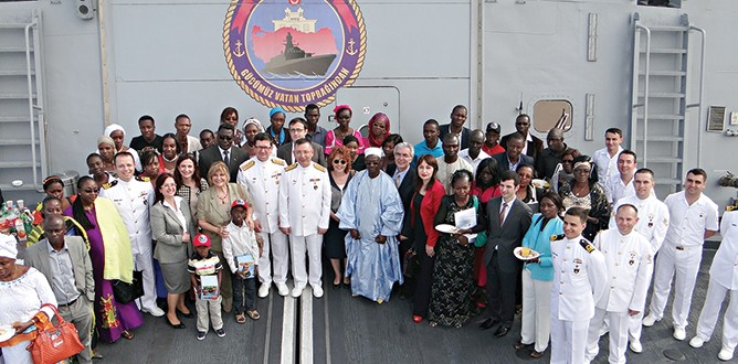 Barbaros Görev Grubu Dakar Limanı’nda